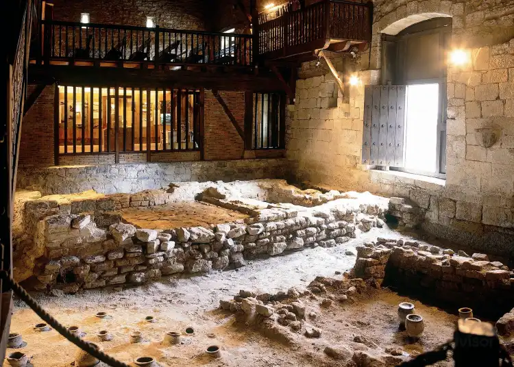 Hotels near Oiasso Roman Museum
