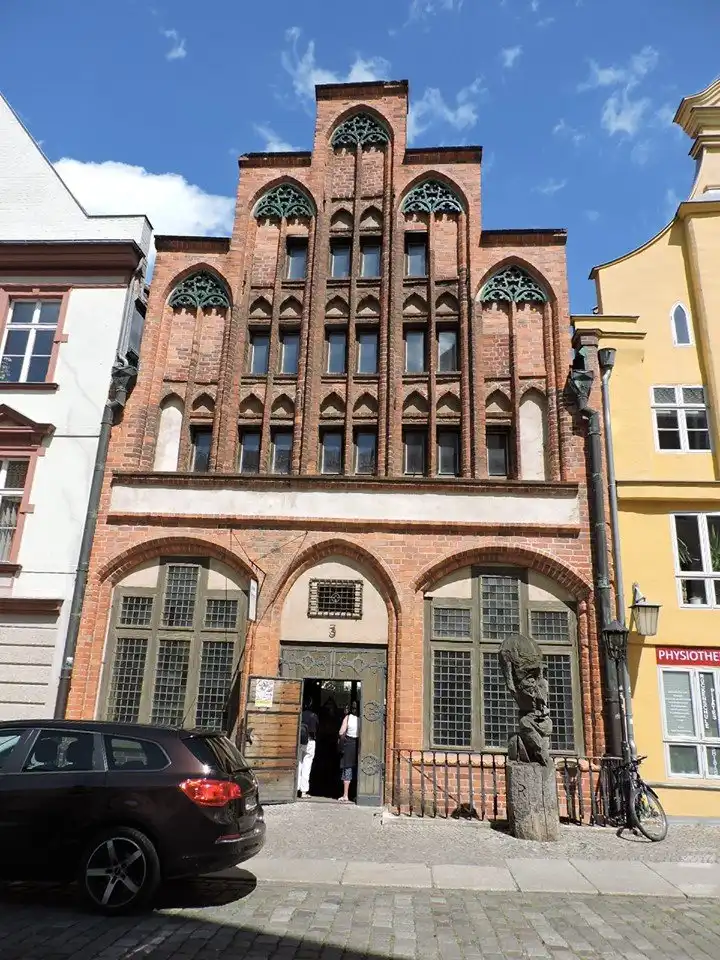 Hotels near Dielenhaus