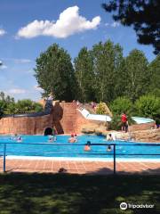 Valencia De Don Juan Piscina De Olas