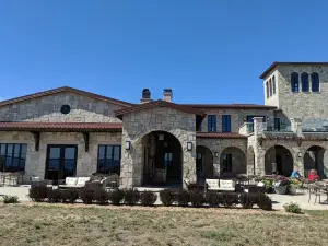 Mari Vineyards