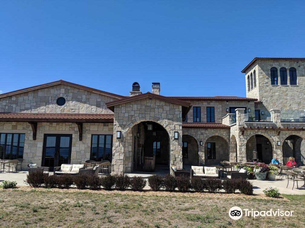 Mari Vineyards