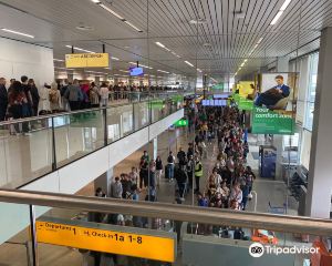 香港-史基浦 機票酒店 自由行