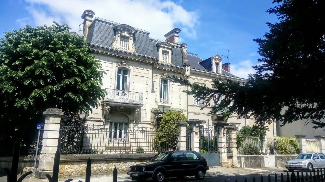 Hotels near Square des Arènes