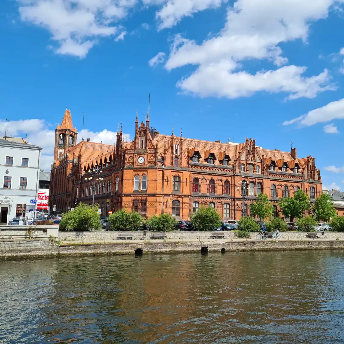 Các khách sạn gần Main Post Office Building