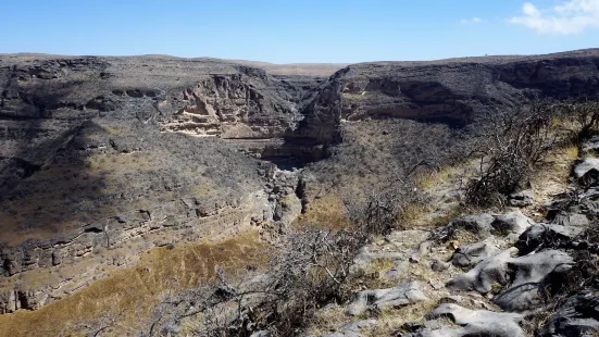 Teeq Cave and Tawi Ateer Sinkhole