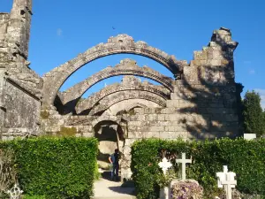 Ruinas da Igrexa Antiga de Santa Mariña Dozo