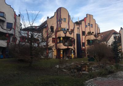 Hundertwasser-Wohnhaus „Wohnen unterm Regenturm“