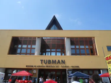 Tubman Museum Hotéis em Macon