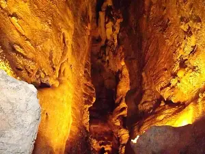 Lincoln Caverns and Whisper Rocks