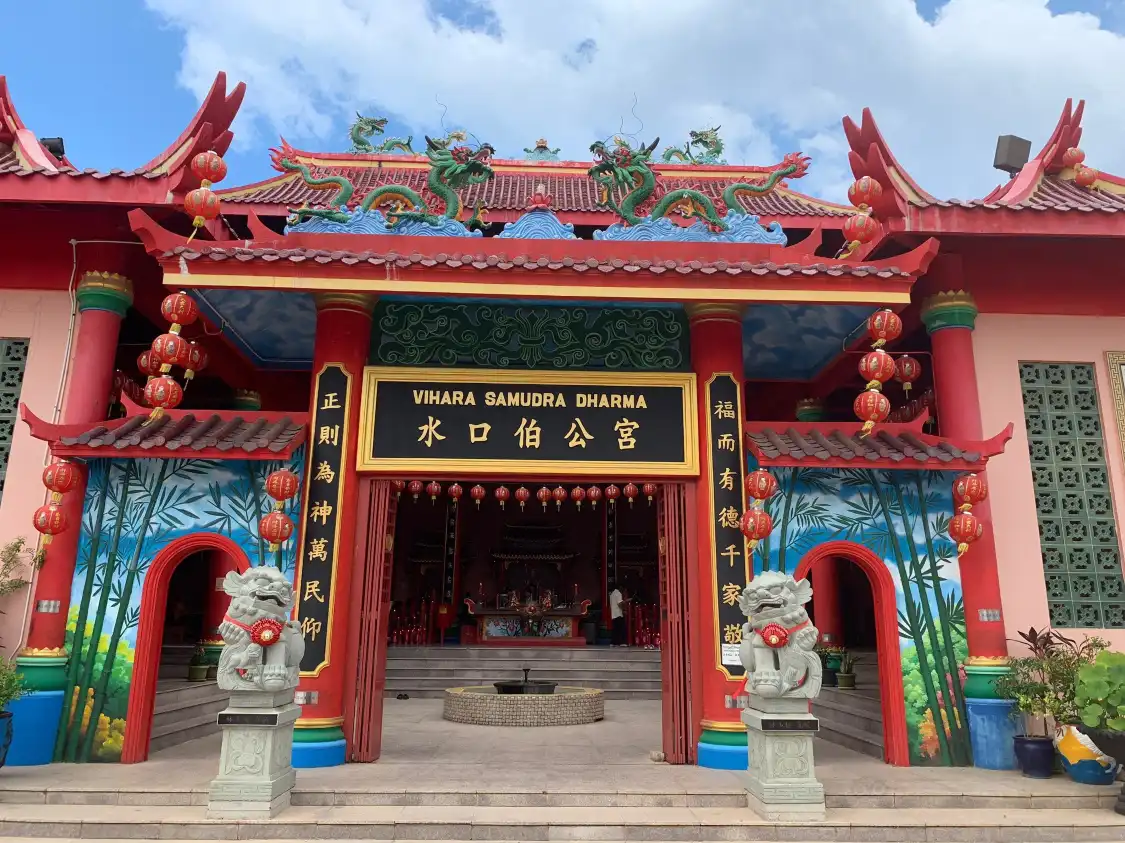 Hotels near Samudra Dharma Temple