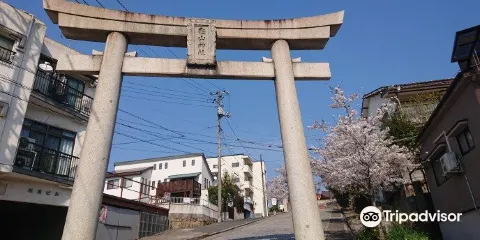 亀山神社
