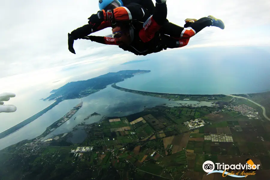 SKYDIVE COSTA D'ARGENTO - Scuola di paracadutismo