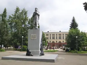 Sculpture to discoverer of Kuznetsk coal Mihailo Volkova