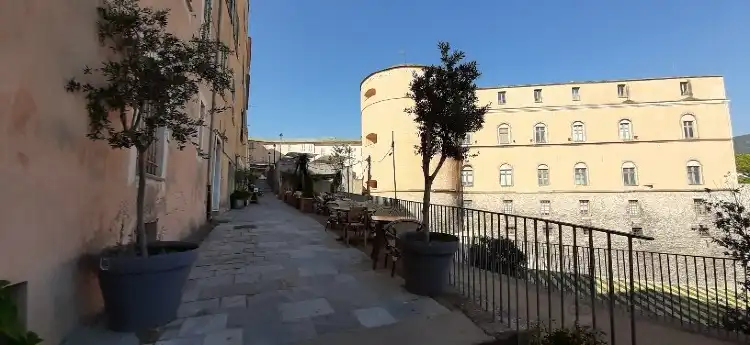 Hotel dekat Palais des Gouverneurs
