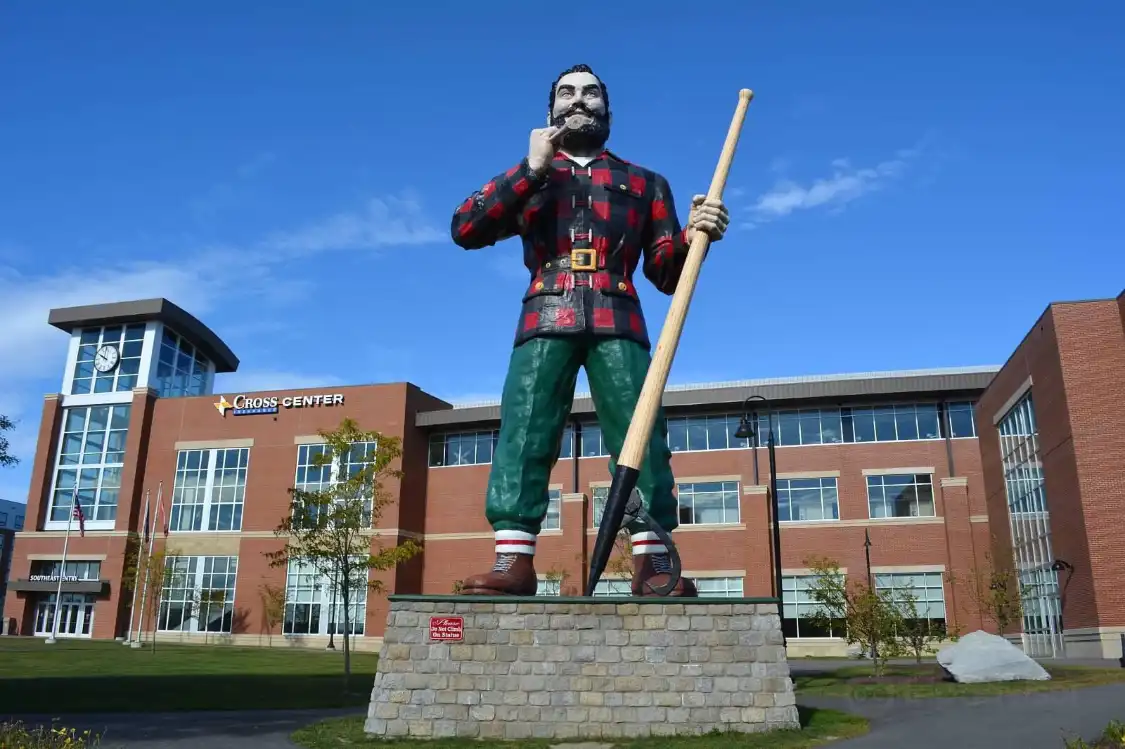 Hotels near Paul Bunyan Statue