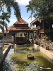Desa Ukiran Kayu Istana Tengku Long