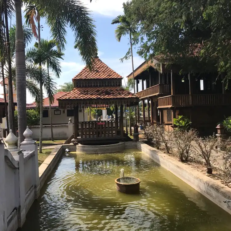 Hotels near Mengabang