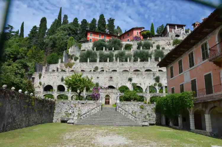 Hotels near Villa Rizzardi, Brunati, Bulgheroni detta Villa Lucia
