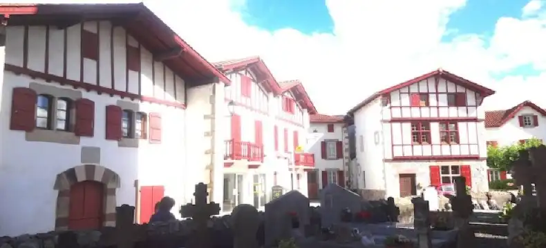 Hôtels à : Ossès