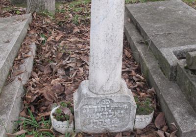 Old Neolog Jewish Cemetery