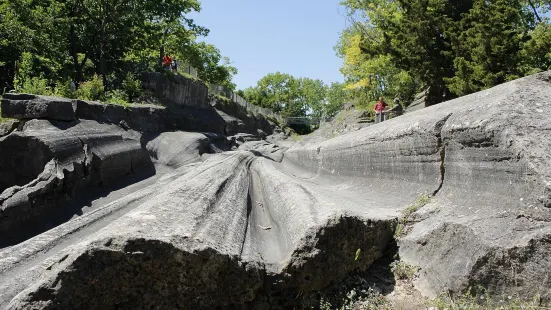 Glacial Grooves State Memorial