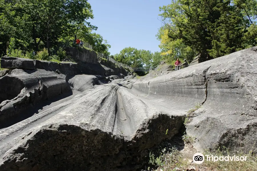 Glacial Grooves State Memorial