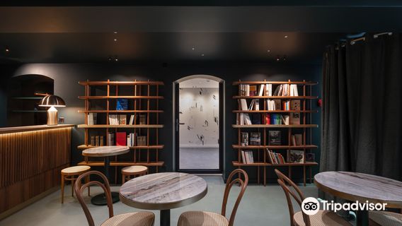 House of Rousseau and Literature (MRL)