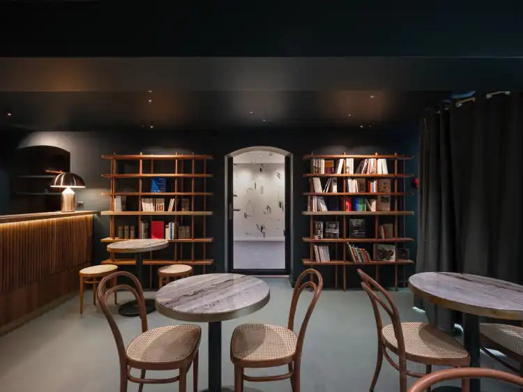 Hotels near House of Rousseau and Literature (MRL)