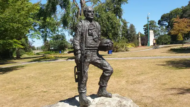 Hotels near Brenchley Gardens