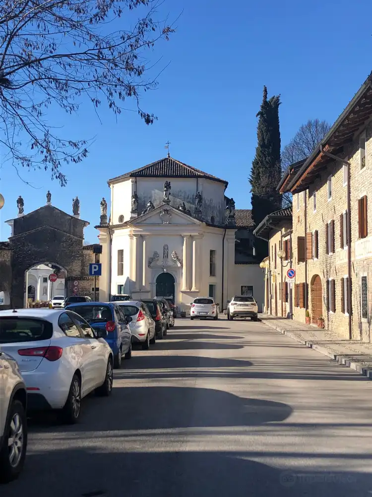 Hotels near Villa Manin