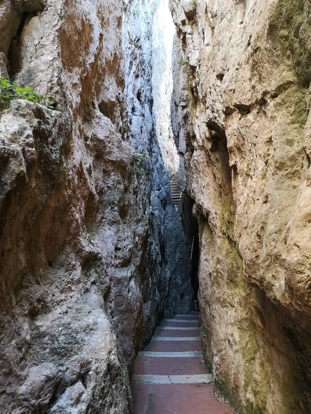 Hotels near Sanctuary of Montagna Spaccata
