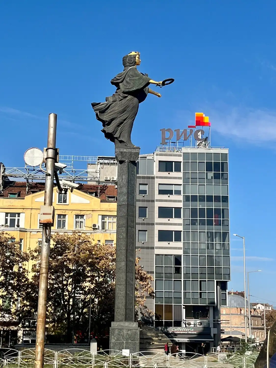 Hotel in zona Monument to the Deity All-Holy Sofia