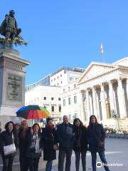 Wake Up Tours - Free Tour Madrid