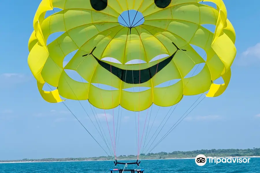 Pier 60 Parasail