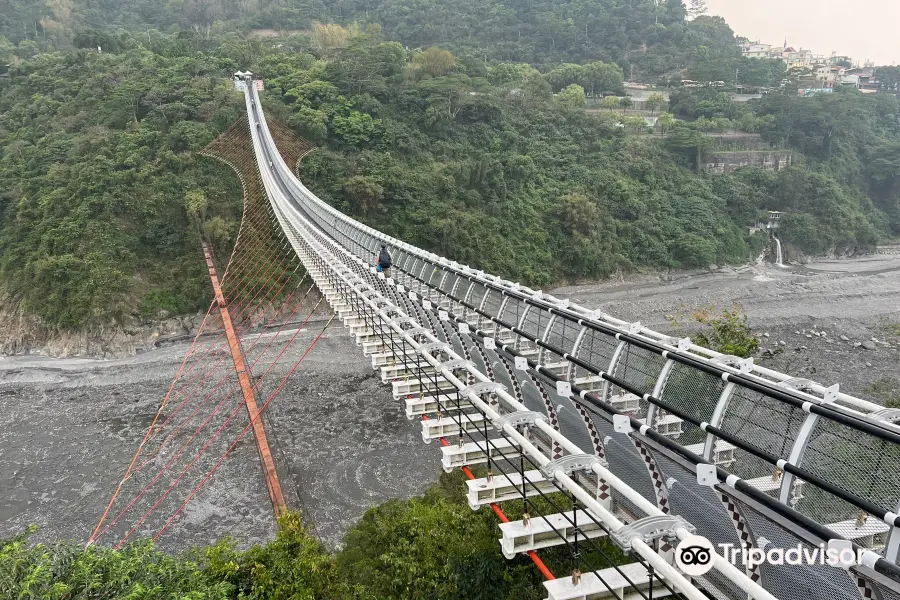 山川琉璃吊橋