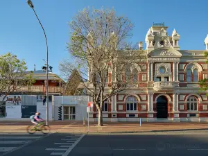 Murray Art Museum Albury (MAMA)