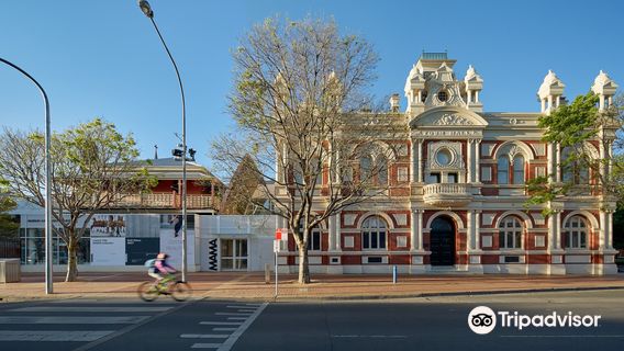 Murray Art Museum Albury (MAMA)