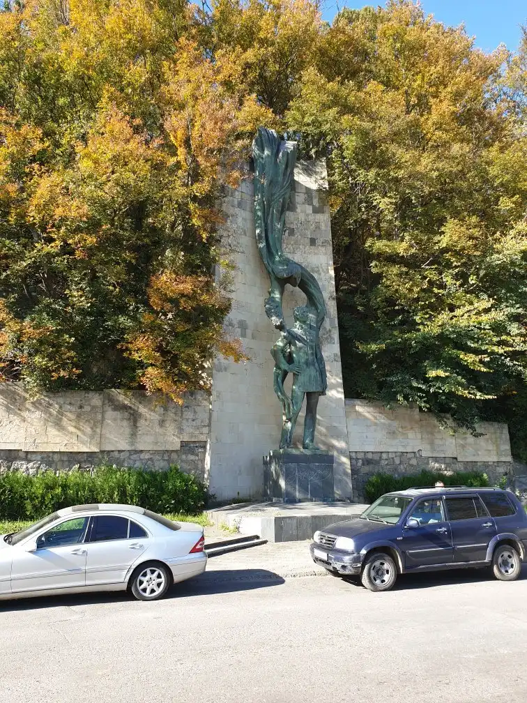 Hotels near Monument to Galaktion Tabidze