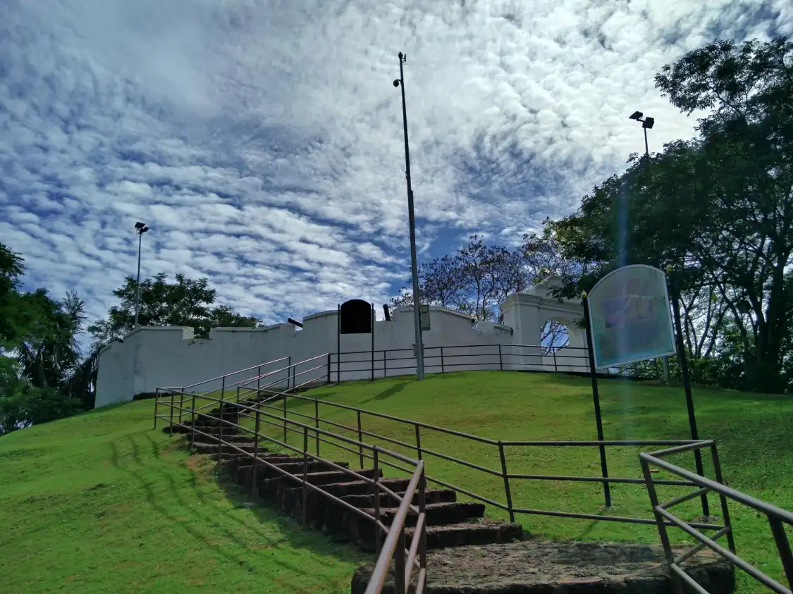 Отели рядом с достопримечательностью «St. John's Fort»