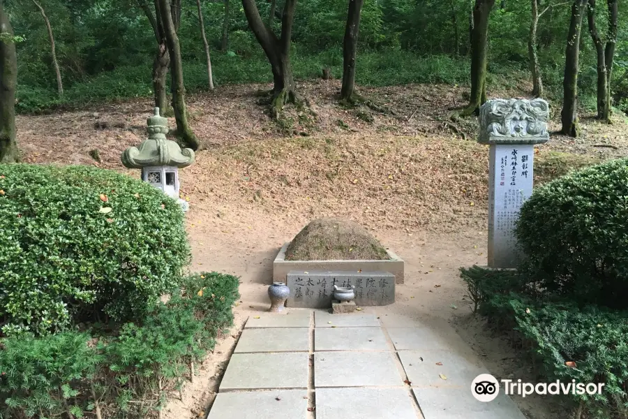 Tomb of Mizusaki Rintaro