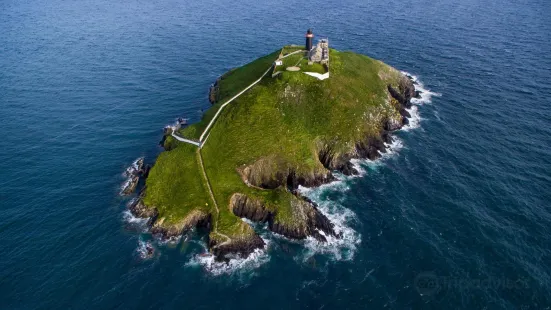 Ballycotton Lighthouse(Teach Solais Bhaile Choitín)