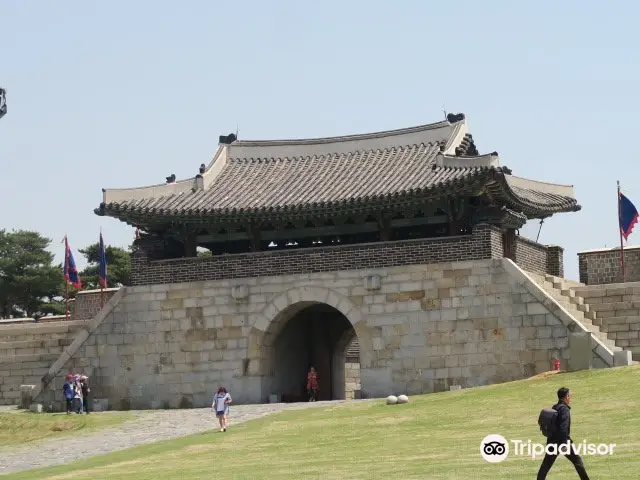 Changryongmun Gate