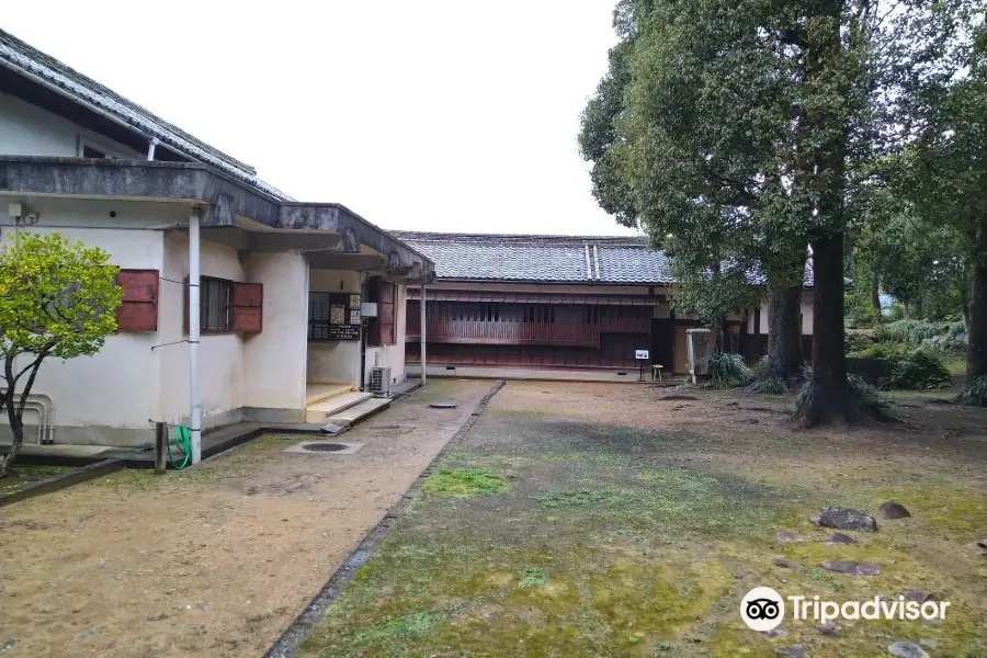 穂積陳重・八束兄弟の生家長屋門