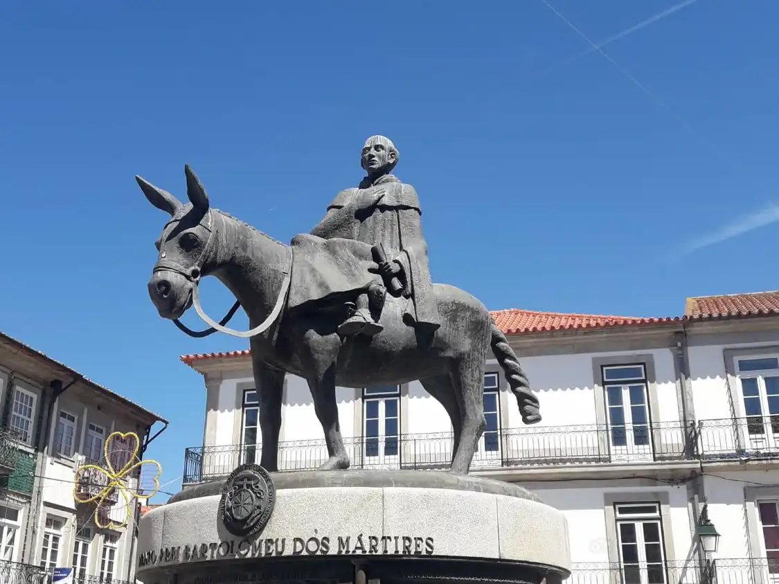 Hotels near Escultura de Frei Bartolomeu dos Martires