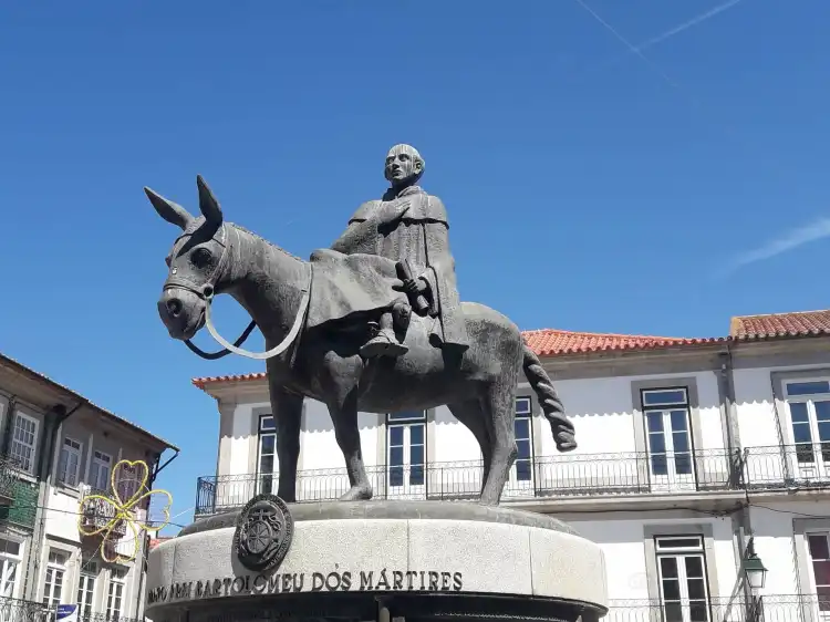Hotels near Escultura de Frei Bartolomeu dos Martires