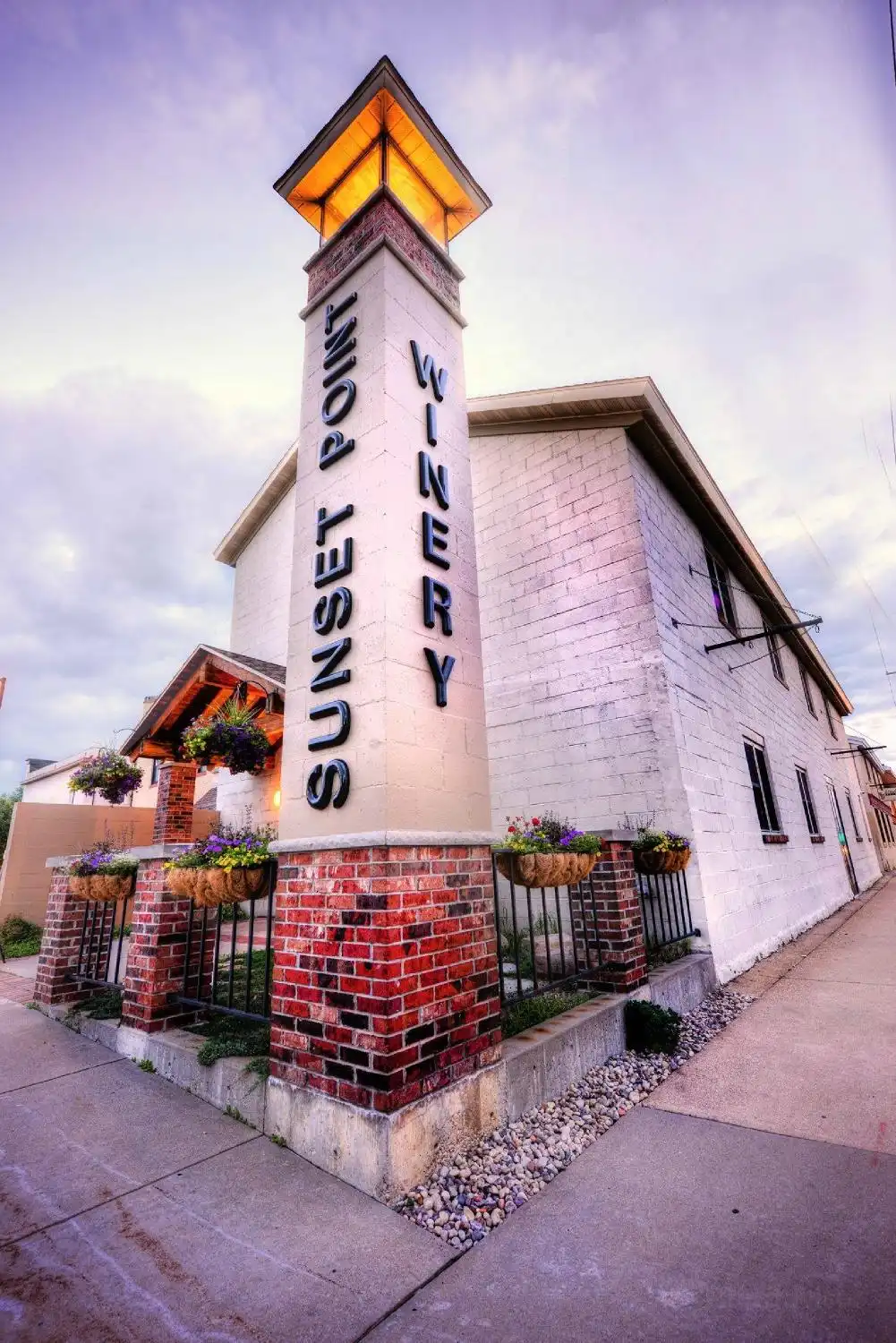 Hotels near Sunset Point Winery