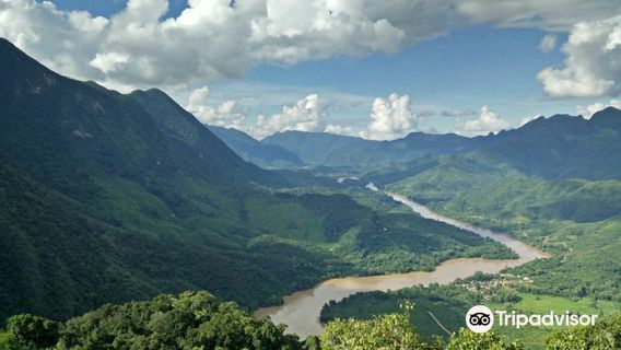 Phadeng Peak Viewpoint ຈຸດຊົມວິວພູຜາແດງ