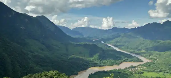 Hotels near Nong Khiaw Bridge
