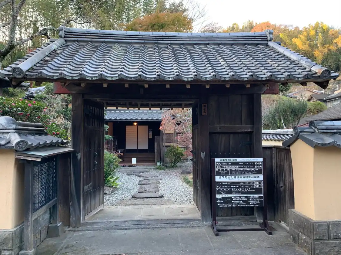 Hotels near Taki Rentaro Memorial Hall