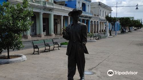 Estatua de Benny More